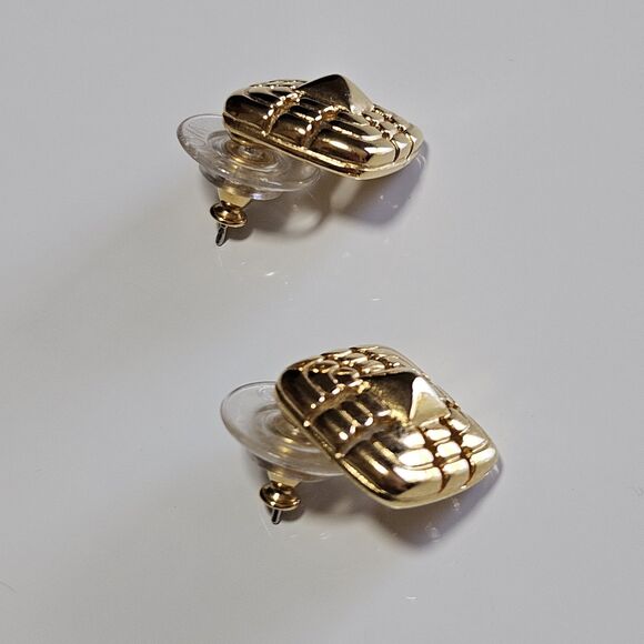 *Sale* Vintage Monet Gold Tone Diamond Shaped Earrings - Picture 12 of 13